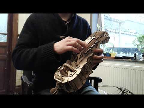A hurdy-gurdy you can build | Une vielle à roue à construire | Ugears models | Musical toy |
