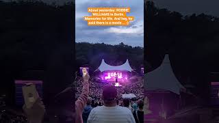 ROBBIE WILLIAMS 2025 in Berlin live &quot;she&#39;s the one&quot; moment