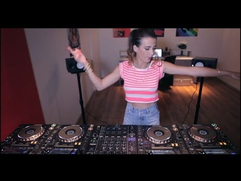 Juicy M mixing on 4 CDJs vol  123 UNBELIEVABLE!!!!
