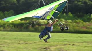 preview picture of video 'Ellenville Hang Glider Landing #1 8/17/2014'