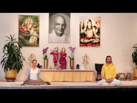 YOGA "Geistig" mit Ishwara -  Yoga Vidya Mittelstufe Live - 09:15 Uhr 18.08.2021