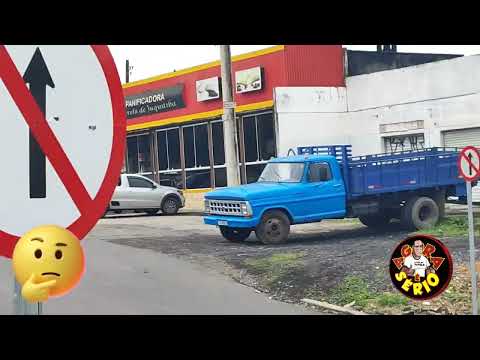 JUQUITIBA A CIDADE QUE NÃO DEU CERTO.PLACAS QUE NINGUÉM ENTENDE QUE PODE ESTAR NA FAIXA DE DOMÍNIO DA RODOVIA RÉGIS BITTENCOURT.