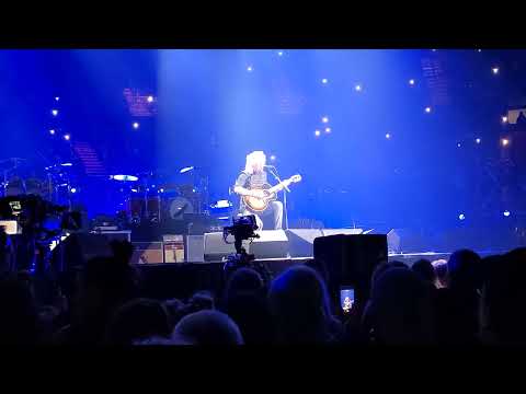 Taylor Hawkins Tribute Concert Los Angeles Kia Forum - Brian May, Queen - Love of My Life (Acoustic)