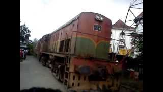 preview picture of video 'Matale train starting from kandy railwaystation'