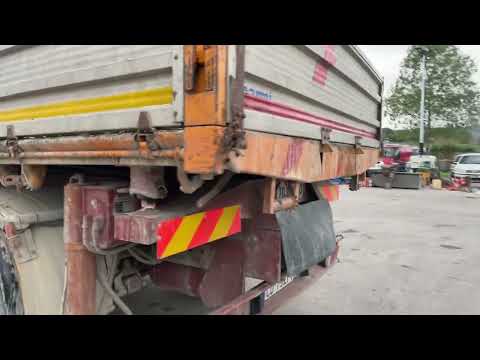 Asta 234062 - Lotto 8: 1991 Autocarro FIAT IVECO 190.32 con cassone ribaltabile e gru