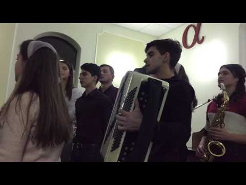 Grupul din Valea Crisului-Haideți la ieslea din Betleem