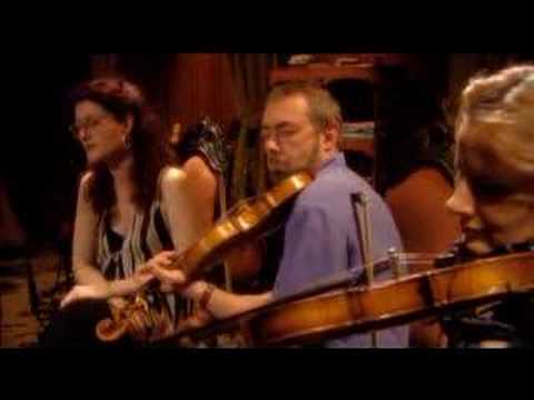 Eddi Reader with Boo Hewerdine - Footsteps Fall
