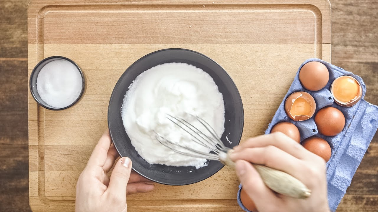 Beating egg white until stiff Our tips for the perfect egg whites fooby.ch