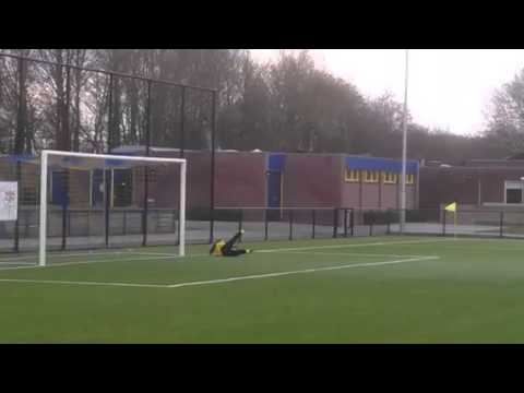 Redding Maike van Griensven bij KNVB O14