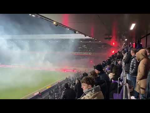 Rapid Wien Fans bewerfen Spielfeld mit Pyros beim 348. Wiener Derby 🔥