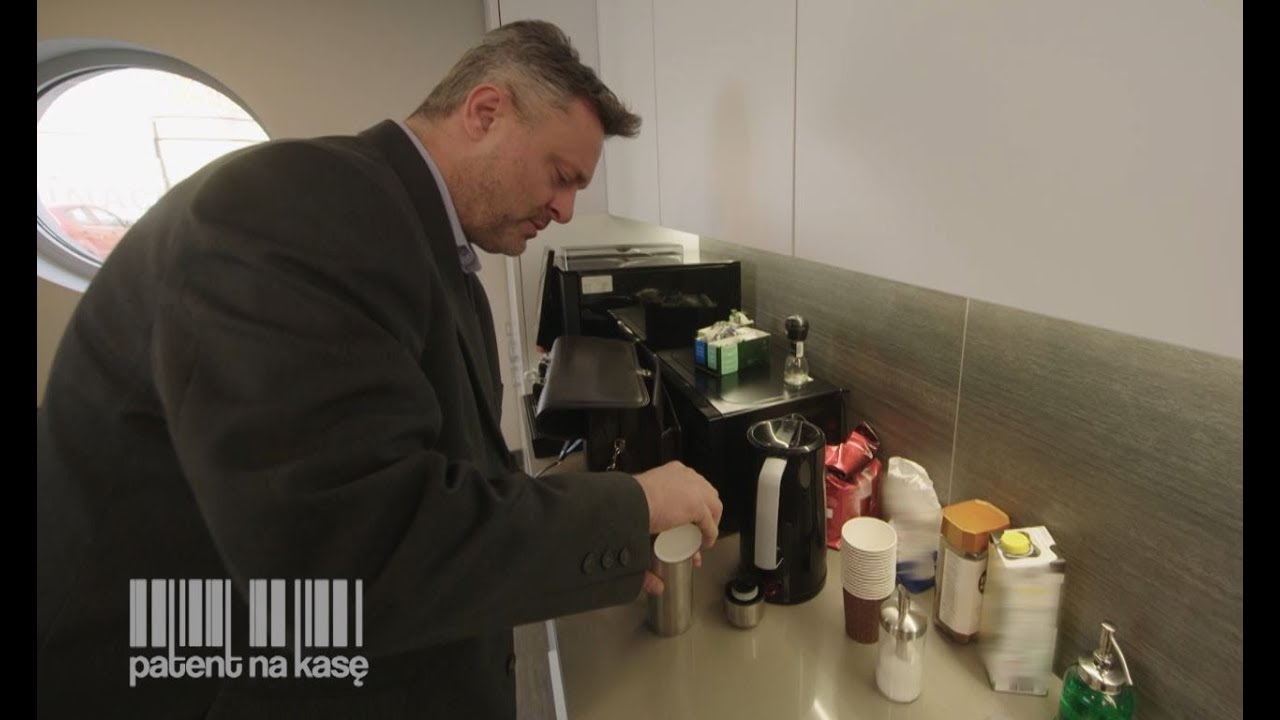 Zlewał kawę i herbatę do termosu, gorący napój zanosił do domu! [Patent na kasę]
