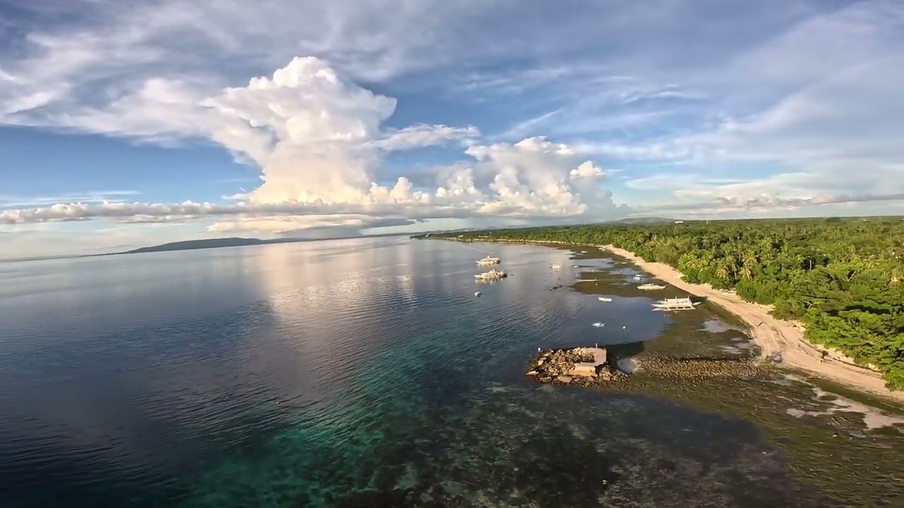 Witness panoramic highlights of Momo Beach.