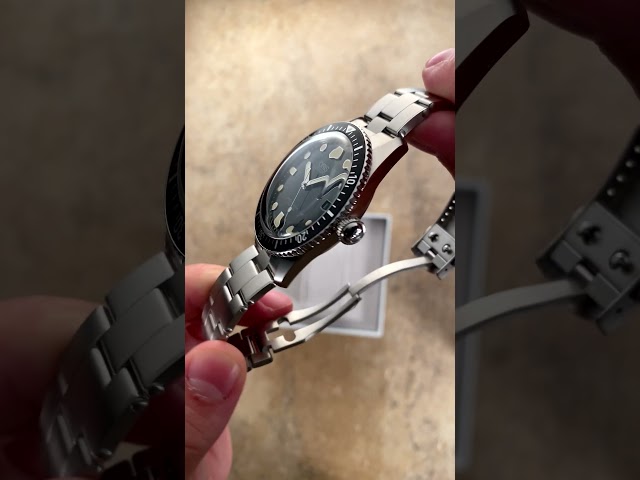 Vídeo relacionado con Oris Divers Sixty-Five 40mm Reloj para hombre Bronce Acero