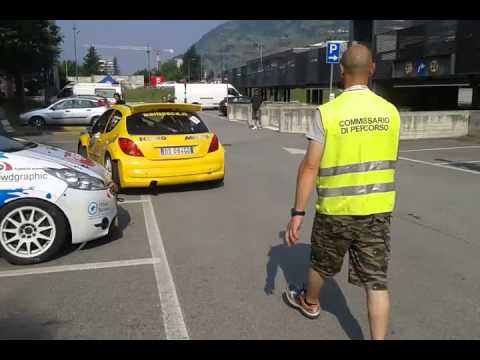 59^ RALLY  COPPA VALTELLINA 2015_ Entrata nelle verifiche di Marco Roncoroni.