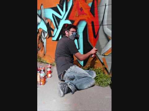 DOLL E SAM VANDAL IN ACTIONS