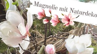 Wie du Magnolie mit Naturdeko in deiner Bodenvase dekorierst - haltbare Blumendeko-Anleitung