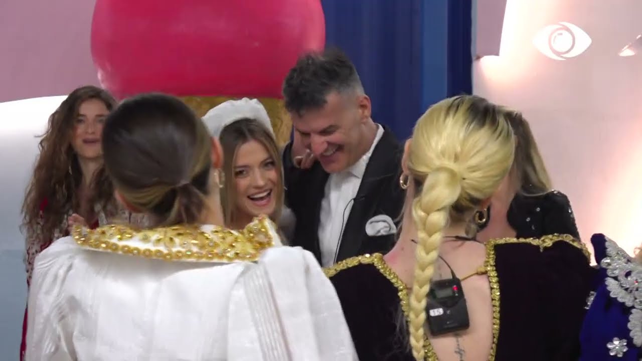 Nita dhe Bledi ecin së bashku drejt dasmorëve