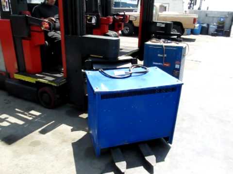 RAYMOND 3,000lb. 48v ELECTRIC SWING-REACH ORDER PICKER - #537-CSR30T