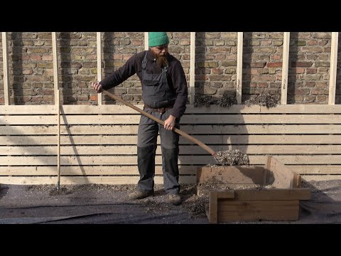 Hanf-Lehm Wanddämmung hinter einer Lücken-Schalung