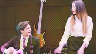 Los chicos cantan Una y otra vez \\ Like la leyenda