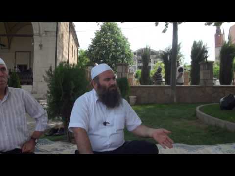 "Nuk është fer burri me shorce gruaja e mbështjellur me mbulesë", thonë disa - Hoxhë Bekir Halimi