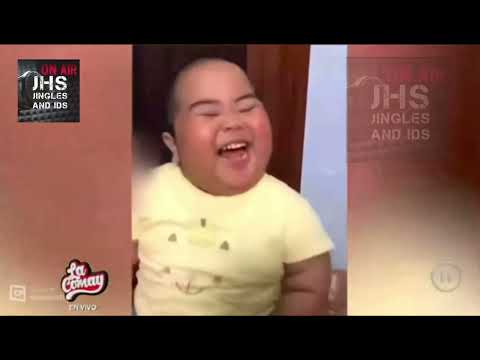 La Comay le da batazo a la bola