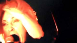 Toyah performs 'Neon womb' live on Shoestring