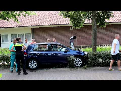 Vrouw botst tegen boom door onwelwording in Biezenmortel