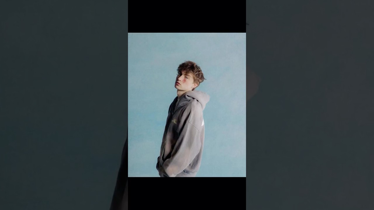 💥 Hellstar Zip-Up Hoodie: Style Meets Tech! 💥