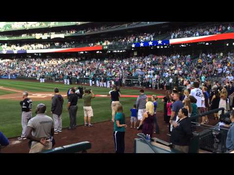Mike McCready performs the national anthem at the Seattle Mariners game 8/8/2014