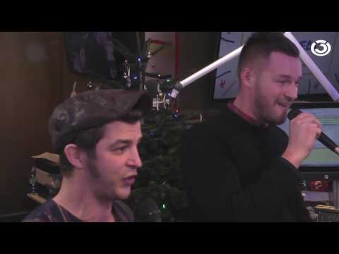 Pizzera and Jaus sing a serenade to Gabi Hiller at the Ö3 Christmas Miracle