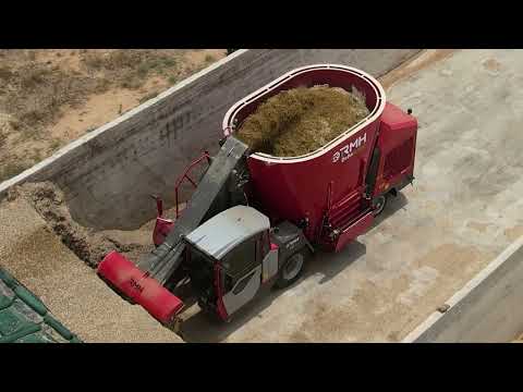 RMH Delta | Compact Self-Propelled Feed Mixer for Tight Barns