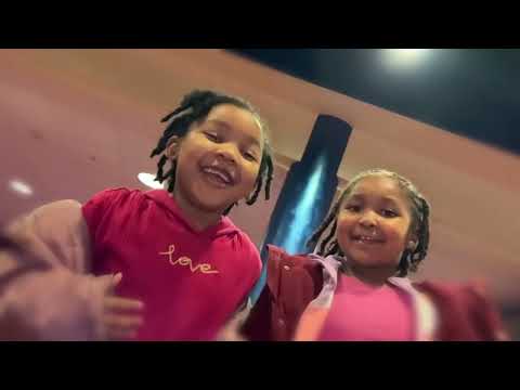 Oooooh ( Baby Gwap ) first song