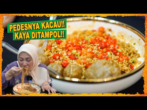 TWO PACKS OF NOODLES‼️ JUST A QUARTER OF THE CHILI‼️ LIKE BEING SLAPED‼️