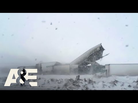Snowstorm Leads To MASSIVE Pileup On Icy Highway | Road Wars | A&E