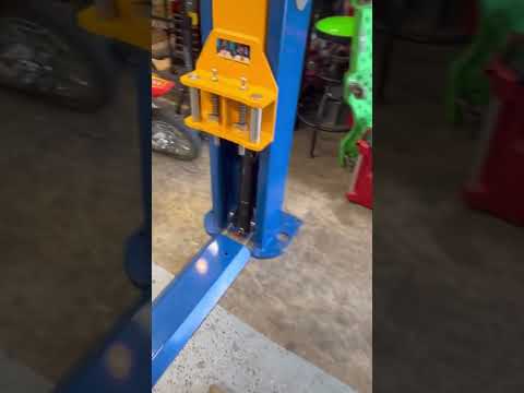 The WRONG way to install a 2 post lift in your garage #mechanic #mastertech #concrete #sketchy