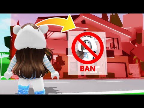 ENTRO NELLE CASE DOVE SONO BANNATA SU BROOKHAVEN ROBLOX!