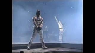Michael Jackson - Who Is It - Live - The Fan World Tour