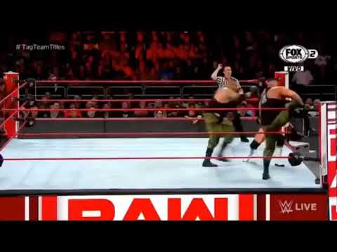 Drake Maverick arruina la túnica de Bobby Roode en una distracción repugnante 26/11/18