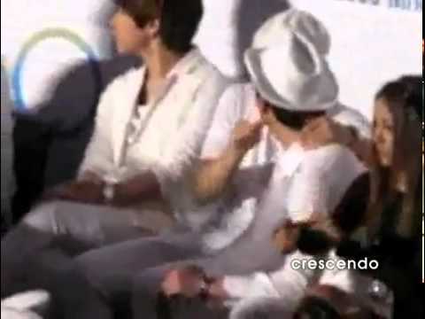 YouTube    FANCAM  090828 Mnet 20's Choice   2PM Chansung Junho Junsu   smt stuck on Chan teeth XD