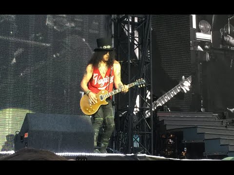 Sweet Child O' Mine - Guns N Roses (Live in Edmonton AB, 2017) - FRONT ROW