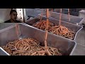 OLHA COMO É FEITO A SALSICHA SERA QUE VOCÊ AINDA VAI TER CORAGEM DE COMER