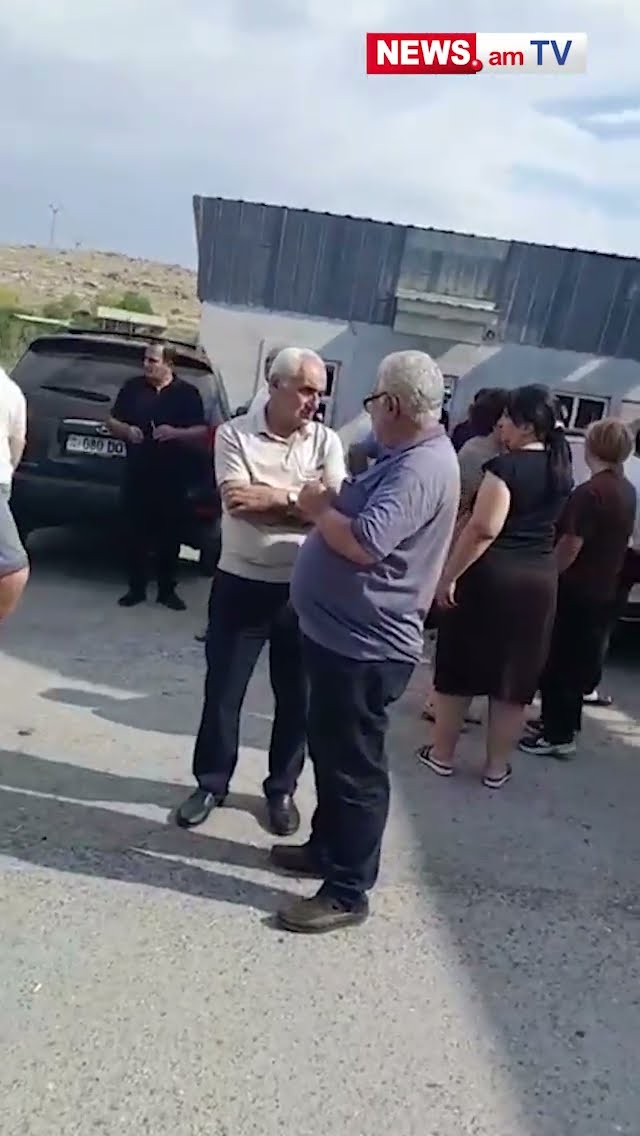 «Արարատցեմենտի» աշխատակիցները բողոքի ակցիա են իրականացնում