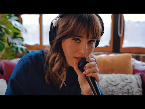 Make Me Go – Meira (Live Looper Song)