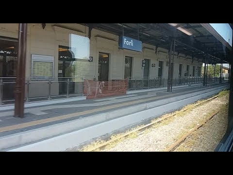 HD - In arrivo alla stazione di Forlì a bordo del treno Regionale (R 2128) Ancona-Piacenza