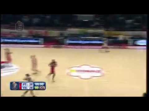 Terran Petteway with the crazy shot