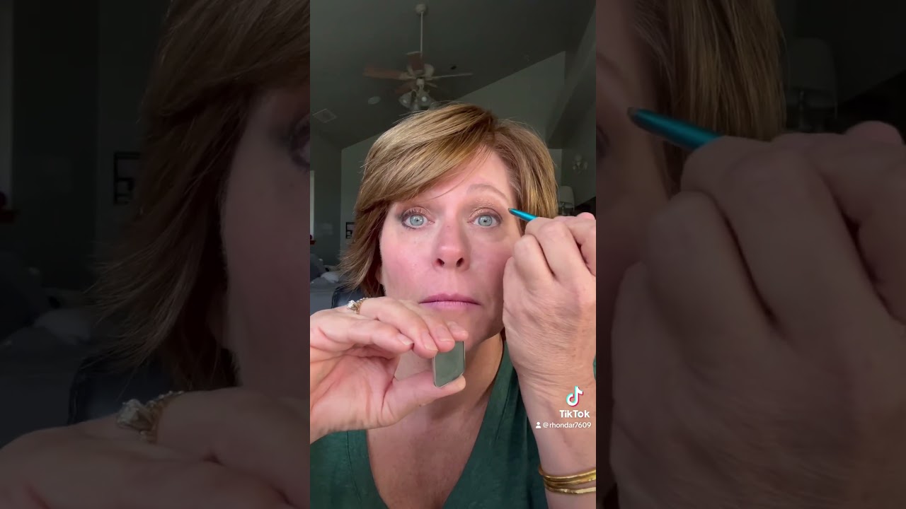Eyeshadow for hooded eyes isn’t rocket science! #makeup #over50makeuptips #hoodedeyes #eyeshadow