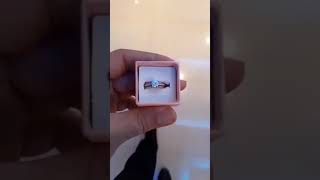 המשודך המתוסבך - ההצעה נישואין (המשודך המתוסבך) - התמונה מוצגת ישירות מתוך אתר האינטרנט יוטיוב. זכויות היוצרים בתמונה שייכות ליוצרה. קישור קרדיט למקור התוכן נמצא בתוך דף הסרטון