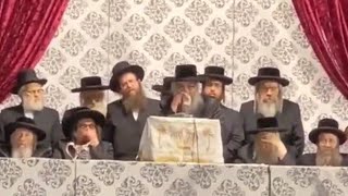 הרב הגדול של סאטמר ב-KJ, בוכה בנאום רגשי ושובר לב, אחרי הטרגדיה במרון