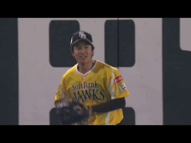 【2回表】ホークス・柳町達 頭上を越えそうな打球をジャンピングキャッチ!!  2024年8月4日 福岡ソフトバンクホークス 対 北海道日本ハムファイターズ